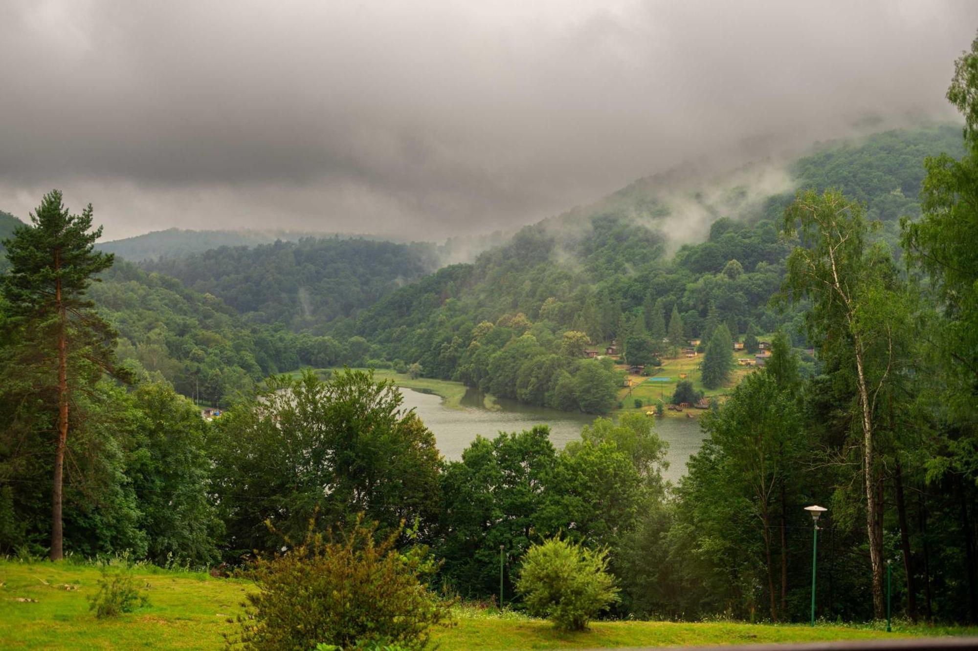 Готель Osrodek Wypoczynkowy " Bieszczady" Мичківці Екстер'єр фото